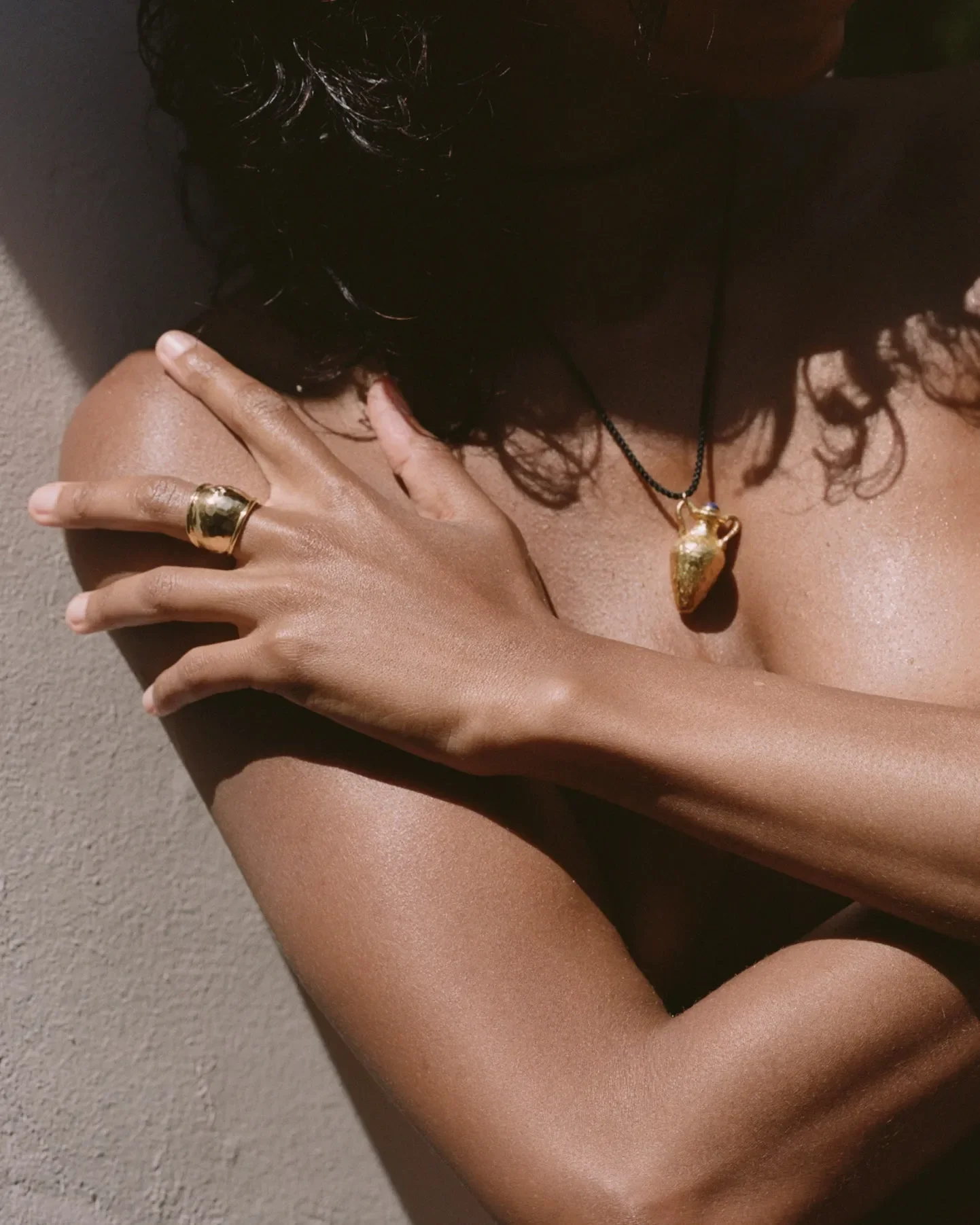 Perfume Amphora Necklace - Image 3